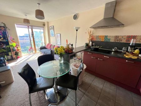 2 bedroom apartment to rent - Photo 4
