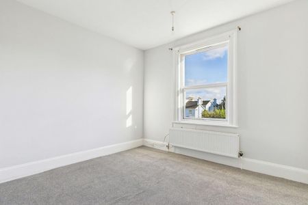 2 bedroom coach house to rent - Photo 3