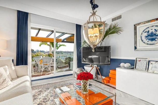 2 Bedroom Apartment For Rent in Marbella, Málaga - Photo 1