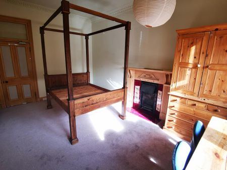 4 bedroom flat to rent - Photo 2