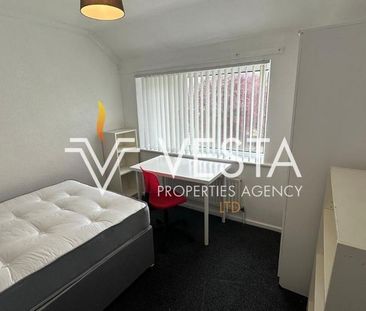 4 bedroom semi-detached house to rent - Photo 2