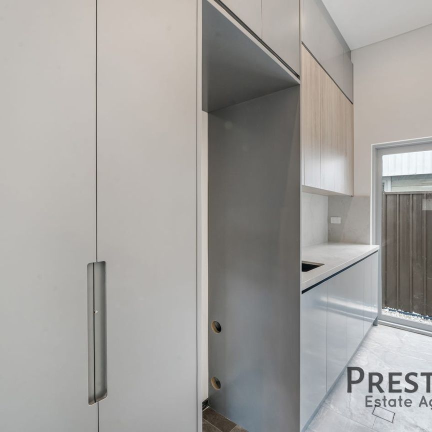 Sophisticated Family home! - Photo 1