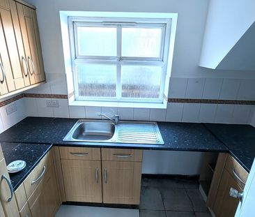 To Let 2 Bed Apartment - Photo 3