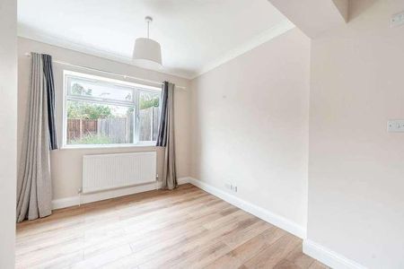 Edgwarebury Lane, Edgware, HA8 - Photo 3