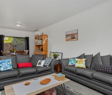 In the heart of Cheltenham! - Photo 3