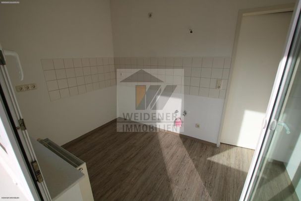 2 Raum DG-Wohnung mit Balkon und Blick ins Grüne. Bad mit Wanne! In Weida! - Photo 1