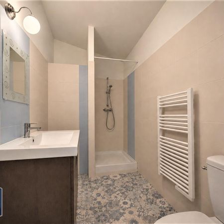 Location Appartement 2 pièces 52m² MONTAGNE 33570 - Photo 3
