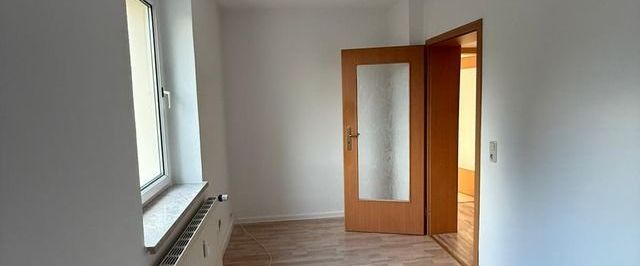 Wohnen im GrÃ¼nen - 3 Raum Wohnung Hartenstein ab 05/2025 zu vermieten - Photo 1