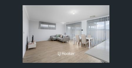 Fully Furnished 3x2 Home - Modern, Spacious & Low Maintenance - Photo 2