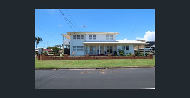 CUTE FLAT IN REDCLIFFE - Photo 1