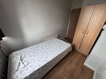 Room in a Shared House, Solander Gardens, E1 - Photo 5