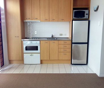 Sunny north facing apartment whiteware & water inc - Photo 4