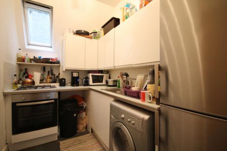 3 bedroom flat to rent - Photo 4