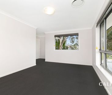 Prime Kelvin Grove Living - Photo 1