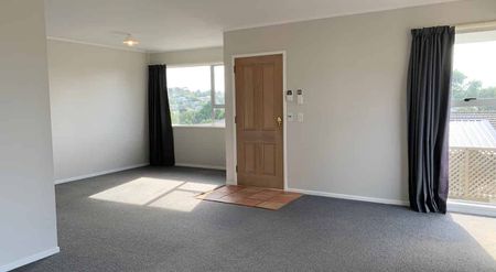 Beautiful sunny 3 bedroom home - Photo 3