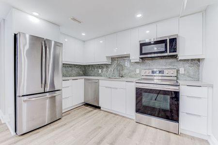 For Lease - 22 Decarie Circle, Toronto, Ontario - Photo 5