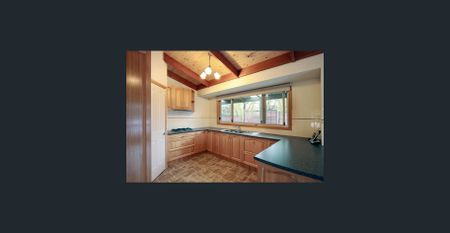 3 Bedroom Family Home, Centrally Located - Photo 5