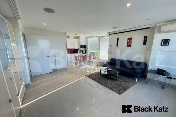Highly desirable development, stunning roof terrace & 24 Hr. Concierge - Photo 1