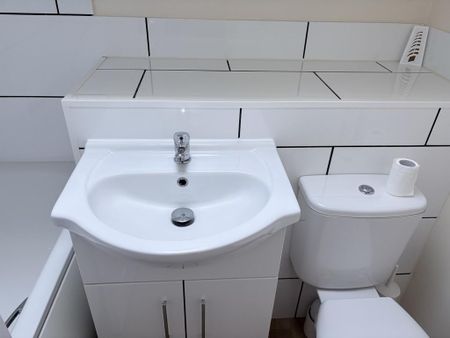 3 bedroom maisonette to rent - Photo 2
