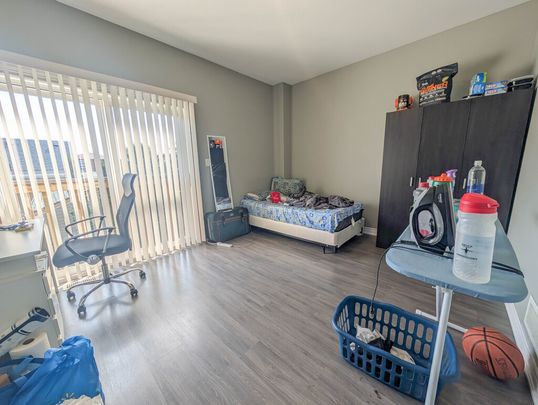 **ALL INCLUSIVE** STUDENTS/YOUNG PROFESSIONAL ROOM FOR RENT IN A STUNNING HOUSE!! - Photo 1