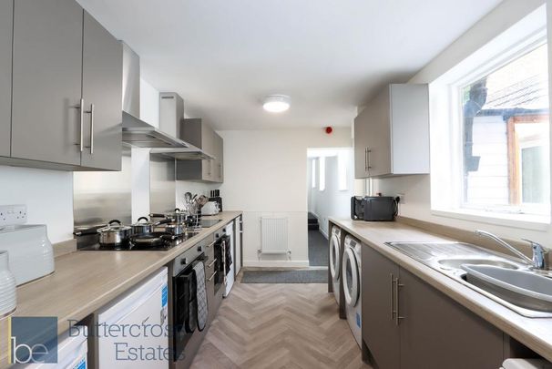 1 bedroom in a house share to rent - Photo 1