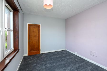 3 bedroom flat to rent - Photo 3