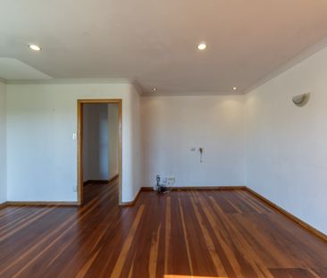 Charming Three Bedroom Home in Ideal Location! - Photo 3