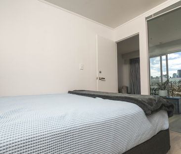 Sunny Furnished Apartment - Photo 4