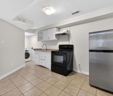 For Lease - 18 Palacebeach Trail, Hamilton, Ontario - Photo 3