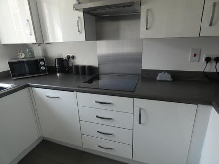 3 bedroom terraced house to rent - Photo 5