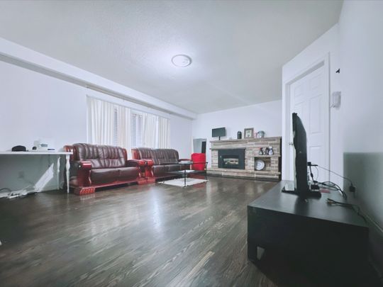 For Lease - 9 Oakmeadow Boulevard, Toronto, Ontario - Photo 1