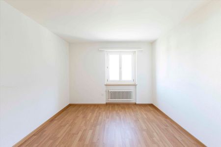 "Available immediately - Your new home in a family-friendly neighborhood" - Photo 5