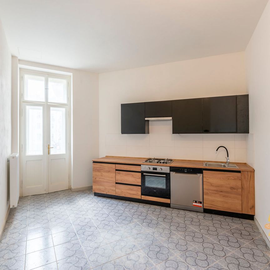 Pronájem bytu 4+1 143 m², Janáčkovo nábřeží 85, Praha - Photo 1