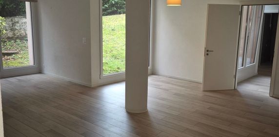 Appartement de 2.5 pièces au rez-de-chaussée - Photo 2