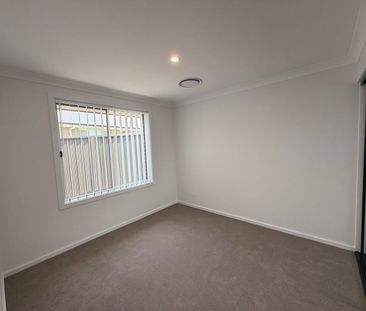 CONTEMPORARY FAMILY LIVING - Photo 2