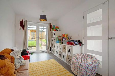 5 bedroom detached house to rent - Photo 2