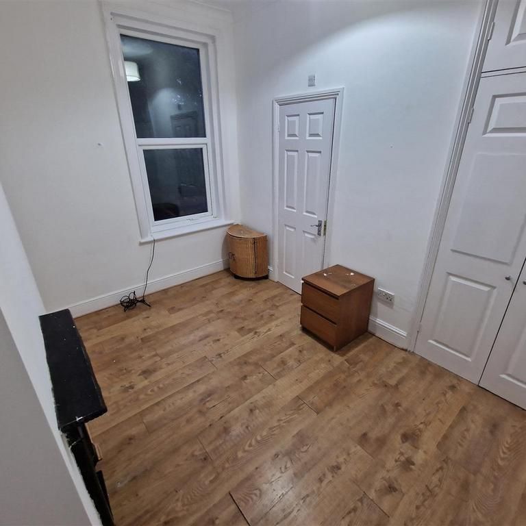5 bedroom apartment to rent - Photo 1
