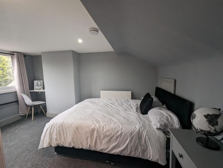 1 Beds - Property - - Photo 2