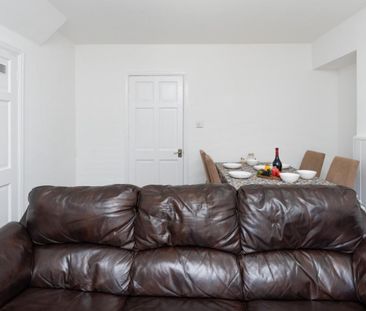 3 bedroom House To Let - Photo 3