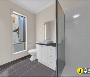 Spacious Family Home with Sunroom in Prime Craigieburn Location – $... - Photo 4