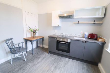 1 bedroom in a house share to rent - Photo 4