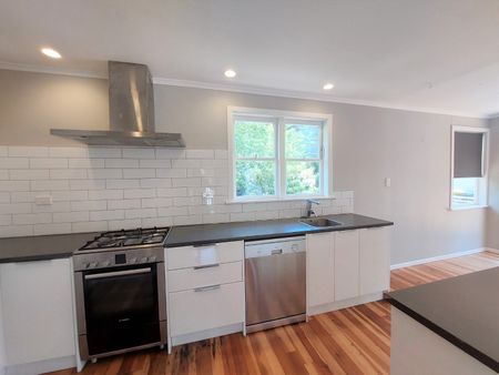 Birkenhead Bungalow * ELECTRICITY & WATER INCLUDED* - Photo 3