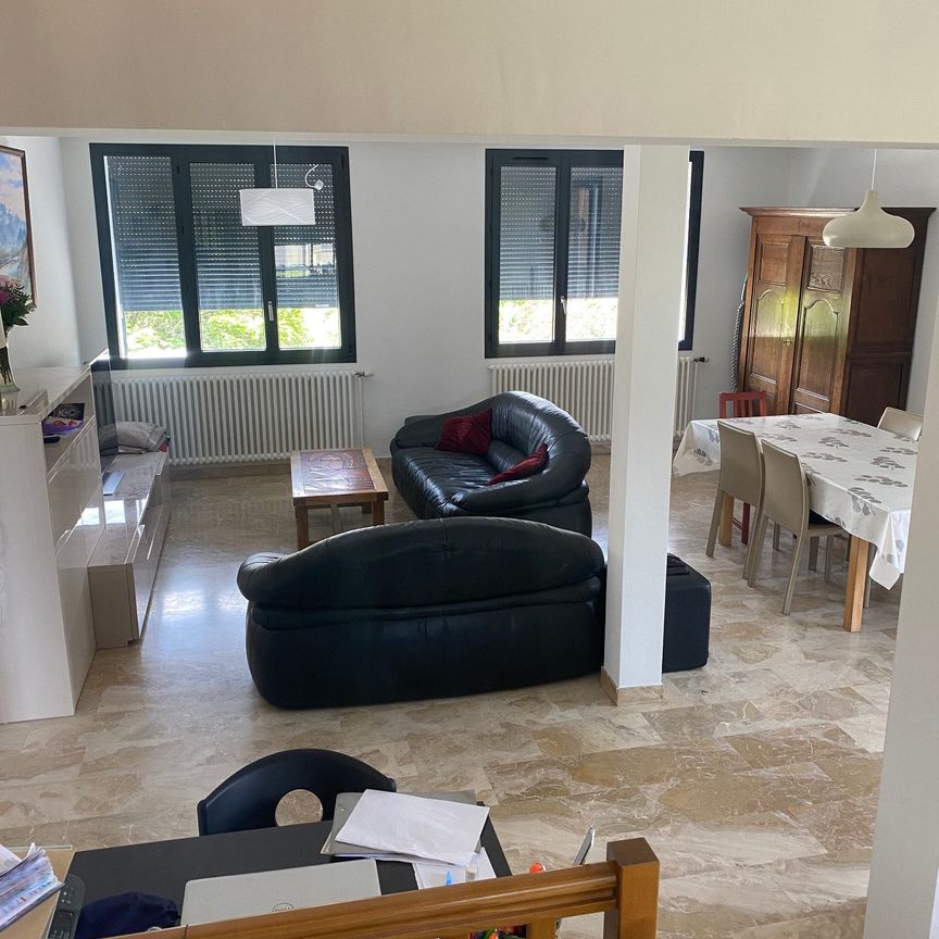 Location Maison 6 pièces 138m² FRANCHEVILLE 69340 - Photo 1