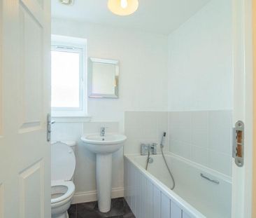 3 bedroom end of terrace house to rent - Photo 1