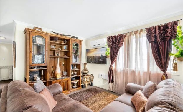 Low Maintenance - Photo 1