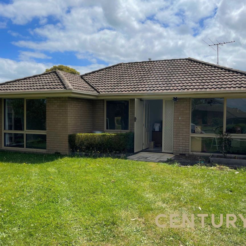 Comfort & Convenience in the Heart of Cranbourne - Photo 1