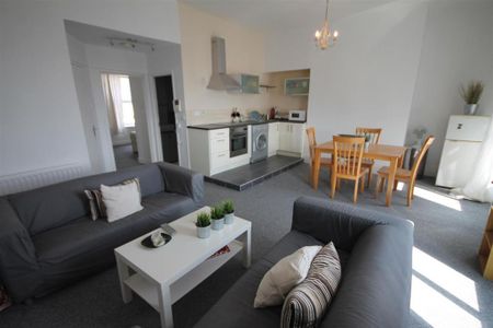 3 bedroom apartment to rent - Photo 5