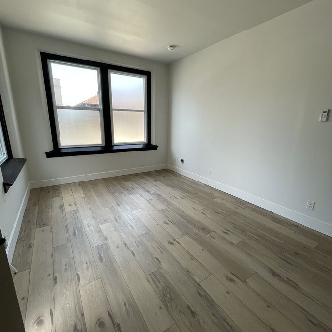 PRIME BACHELOR DOWNTOWN CHATHAM! INCLUSIVE! - Photo 1