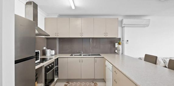 Renovated fully furnished 2 bedroom apartment, - Photo 2