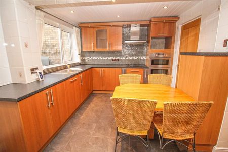 3 Bedroom House - Semi-Detached - Photo 5